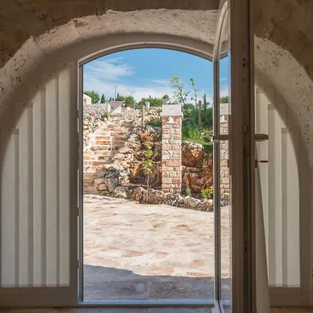 Helloapulia Trulli Flora - Charming Trulli With Private Pool And Garden Villa *