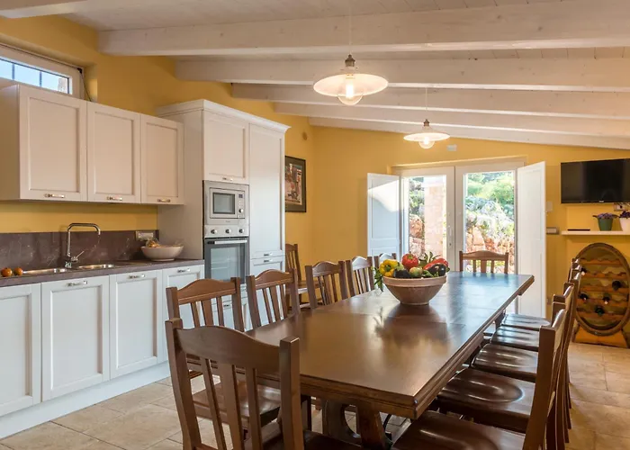 Villa Helloapulia Trulli Flora - Charming Trulli With Private Pool And Garden *